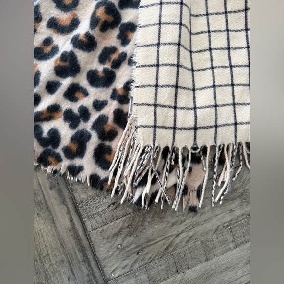 Bundle of 2 Fashion Scarves, so adorable! Great condition. - Picture 2 of 8